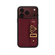 Görseli Galeri görüntüleyiciye yükleyin, UMBI GLAM Kişiye Özel Deri iPhone Kılıfı – Burgundy/Gold