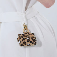 Görseli Galeri görüntüleyiciye yükleyin, GLAM. Kişiselleştirilebilir AirPods Kılıfı Leopar