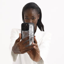 Görseli Galeri görüntüleyiciye yükleyin, UMBI GLAM. Kişiselleştirilebilir Deri iPhone Kılıfı - Silver/Silver