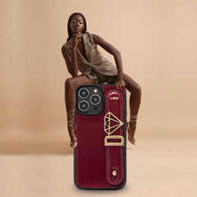 Görseli Galeri görüntüleyiciye yükleyin, UMBI GLAM. Kişiselleştirilebilir Deri iPhone Kılıfı - Burgundy/Gold