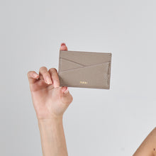 Görseli Galeri görüntüleyiciye yükleyin, YOUZ. Kişiselleştirilebilir Deri Kartlık Bej