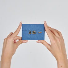 Görseli Galeri görüntüleyiciye yükleyin, YOUZ. Kişiselleştirilebilir Deri Kartlık Mavi