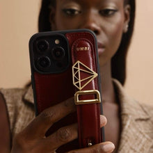 Görseli Galeri görüntüleyiciye yükleyin, UMBI GLAM. Kişiselleştirilebilir Deri iPhone Kılıfı - Burgundy/Gold
