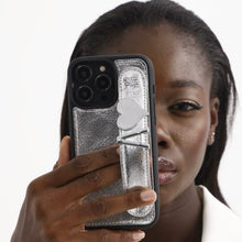 Görseli Galeri görüntüleyiciye yükleyin, UMBI GLAM. Kişiselleştirilebilir Deri iPhone Kılıfı - Silver/Silver

